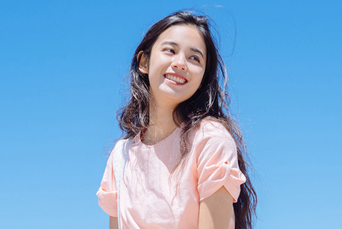 祝学生儿童节快乐的说说、顺手捡起是的一片纸，