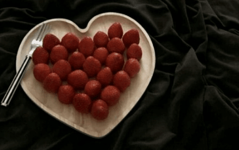 情人节迟来的礼物的说说 立冬节气到，天气逐渐