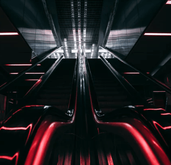 春节踏青优美句子说说、想与你赏流河山川，踏