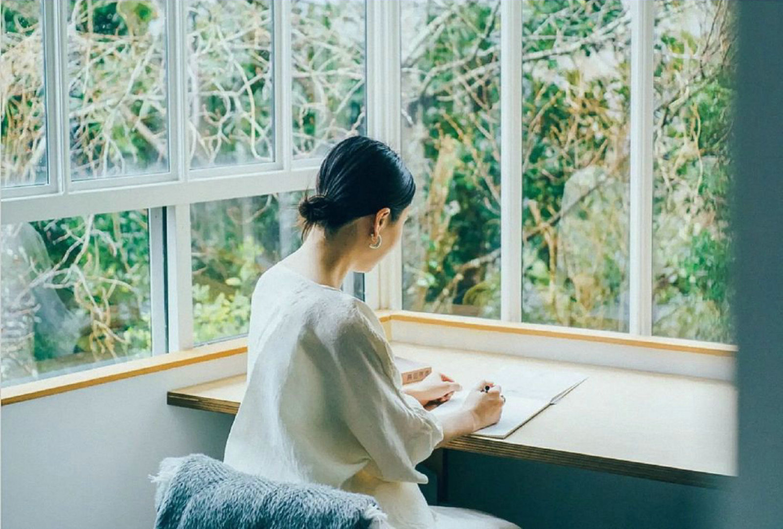 元旦短语祝福语8字--新年夜温馨的氛围：烟