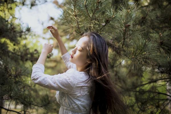 昵称女生高冷--凝笑。