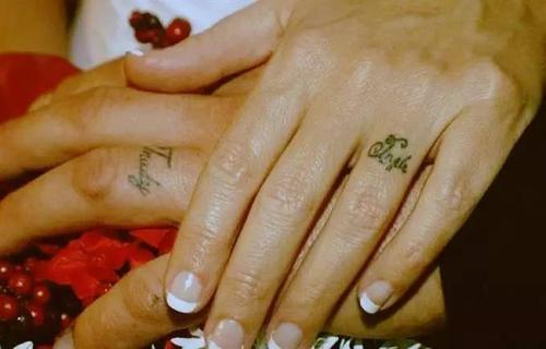 情人节适合情侣节发的说说 露珠是不会破的，那是