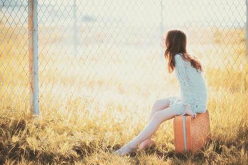 2021忧郁心情个性女生伤感空间签名--别以为你玩手机我不知