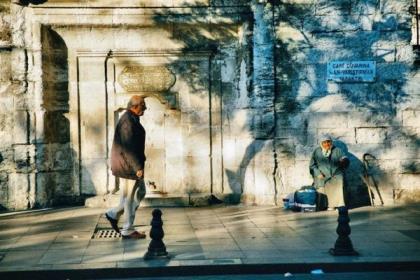 90后伤感空间签名--当你越讨厌一个人时，