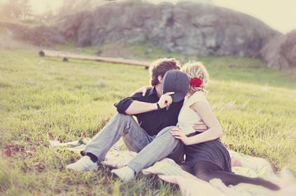 2021最新版伤感的qq个性签名_我抽着烟喝着酒化着浓