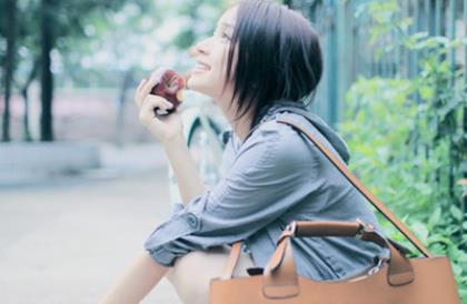 2021最流行的女生伤感签名透彻心扉--人生的价值不能与商品