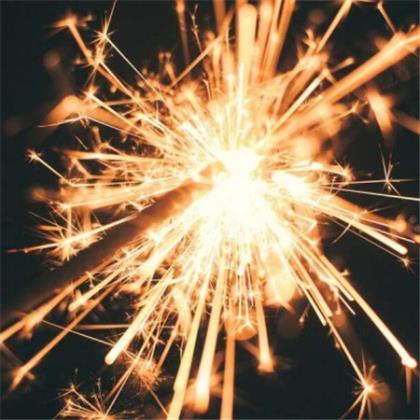 2021年度伤感签名心痛的凄美句子_功名莫比花开好